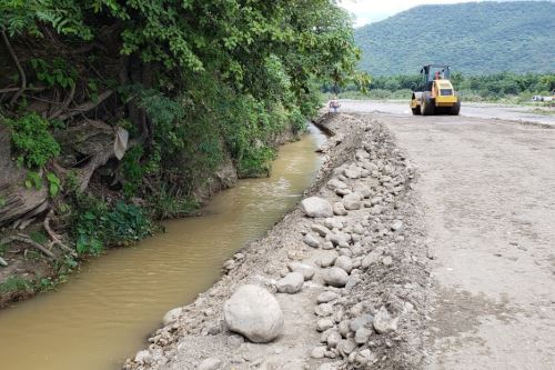 La descolmatacion de ríos, quebradas, canales y drenes, a cargo de Agro Rural, ayudará a evacuar las aguas pluviales.