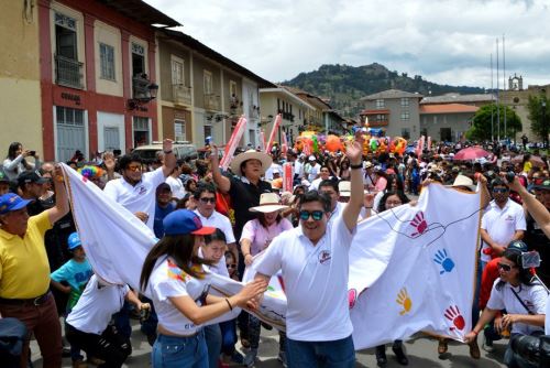 El alcalde de Cajamarca, Andrés Villar, encabezó el ingreso del Bando de Carnaval.