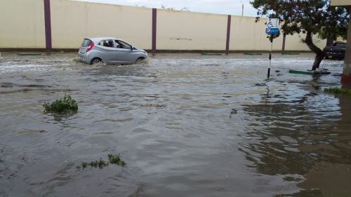 Chiclayo soportó hace unos días lluvias intensas que inundaron sus calles. Foto: Sonia Arteaga/Twitter