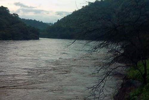 El río Tumbes registra un aumento en su caudal y amenaza con desbordarse. Foto: Milagros Rodríguez