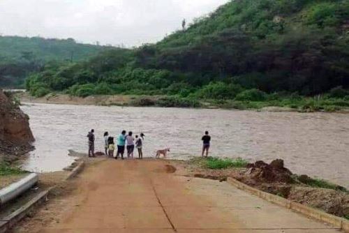 Las lluvias intensas que se registran en las partes altas de Tumbes han activado quebradas afectando a centros poblados. Foto: Milagros Rodríguez