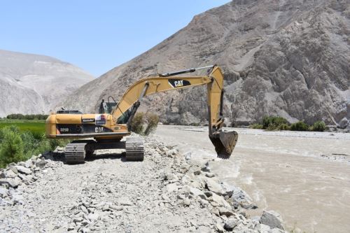 El Minagri construye un dique de 120 metros lineales y su proyección en una extensión de 115 metros en la margen derecha del río Majes.