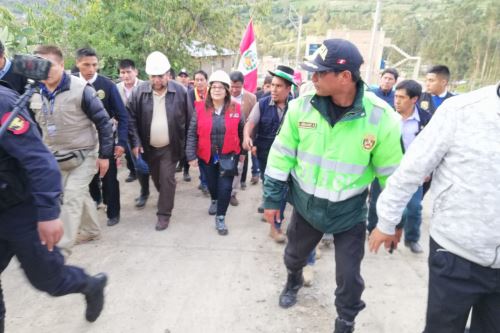 La ministra de la Mujer y Poblaciones Vulnerables, Ana María Mendieta Trefogli, se reunió con el gobernador regional de Apurímac, Baltazar Lantarón.