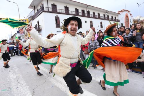 Huaylarsh Conoce La Historia Y Versiones De Esta Exultante Danza Del Valle Del Mantaro Noticias Agencia Peruana De Noticias Andina