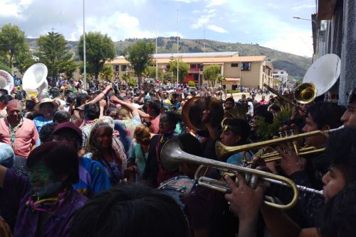 Al compás de los acordes de la banda de la municipalidad de Huaraz, los pobladores disfrutaron del 