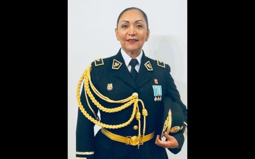 La comisaria de Huarmey, Rosa Yuli Hidalgo Serna, tiene 28 años de servicio a la Policía Nacional; es natural de Máncora (Piura).