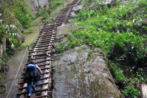 La municipalidad de Machu Picchu estimó que os miradores en la montaña Putucusi recibirían diariamente 500 turistas.