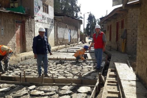 Con una inversión superior a los tres millones de soles se rehabilitaron las principales vías de comunicación del distrito ancashino de Cabana. Con una inversión superior a los tres millones de soles se rehabilitaron las principales vías de comunicación del distrito ancashino de Cabana.