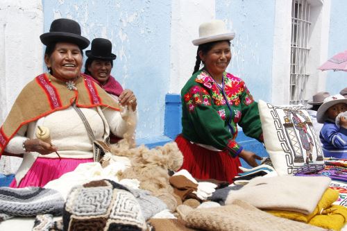 Las artesanas de Puno son las principales beneficiadas con el crecimiento de la demanda en Lima.