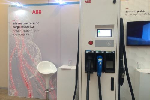 Arequipa el primer cargador rápido 'electrolinera' para vehículos eléctricos del país.