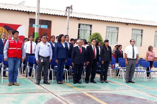 El gobernador Anselmo Lozano y autoridades educativas participaron en la ceremonia de inauguración del año escolar en el Coar de Lambayeque.