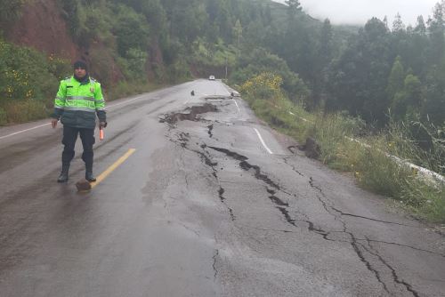 Las precipitaciones intensas también generaron daños en la plataforma de la vía Cusco-Valle Sagrado de los Incas, cerca de la ciudad de Písac.