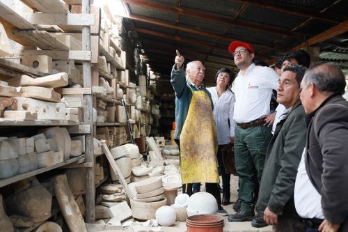 El ministro de Comercio Exterior y Turismo, Edgar Vásquez, recorrió el circuito artesanal Mollepampa, en la región Cajamarca.