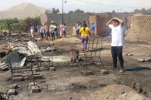 Un voraz incendio registrado en la provincia de Casma, región Áncash, dejó 27 familias damnificas y un bombero con signos de asfixia.