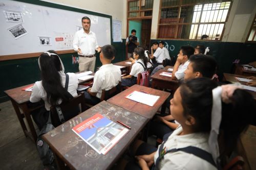 Como parte de La Caravana de la Justicia se ofreció una capacitación sobre derechos humanos para escolares de secundaria del colegio San Fernando.