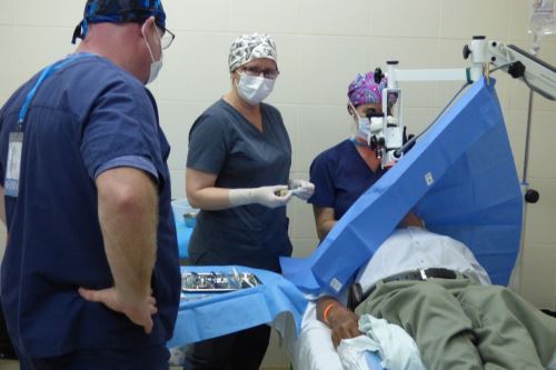 Además de consultas se hicieron cirugías oftalmológicas durante campaña del Comando Conjunto de las Fuerzas Armadas en Satipo.