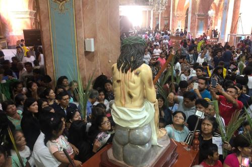 La nueva imagen del Señor de la Caña es venerada por numerosos fieles que acuden a la iglesia San Pedro de Lambayeque.