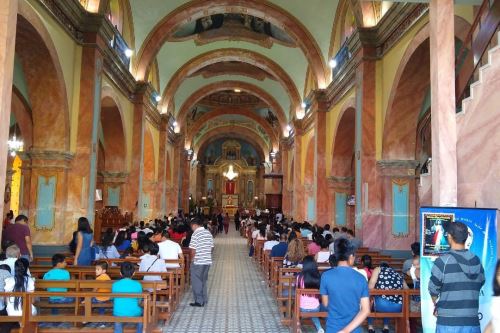 La iglesia San Pedro de la ciudad de Lambayeque es muy concurrida por fieles y visitantes.