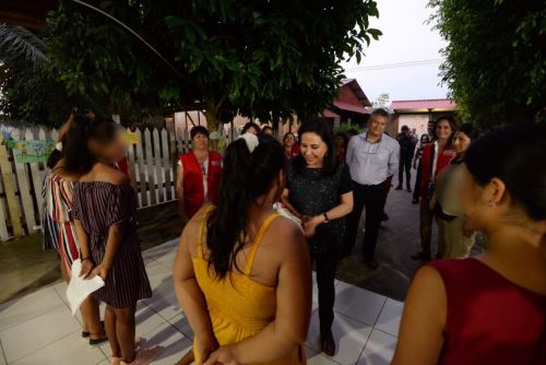 La ministra de la Mujer y Poblaciones Vulnerables, Gloria Montenegro, participó de un compartir con las menores del CAR Básico Peregrina.