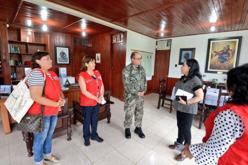 La titular del Ministerio de la Mujer y Poblaciones Vulnerables (Mimp), Gloria Montenegro, se reunió con personal de las Fuerzas Armadas de Madre de Dios.