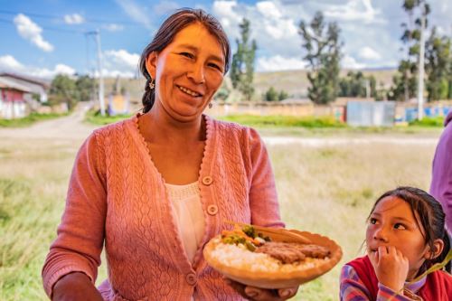 Pobladores de la comunidad de Huayllaspanca (Junín) no solo se alimentan con la carne de los cuyes que crían, sino sino también los venden y generan ingresos para sus familias.