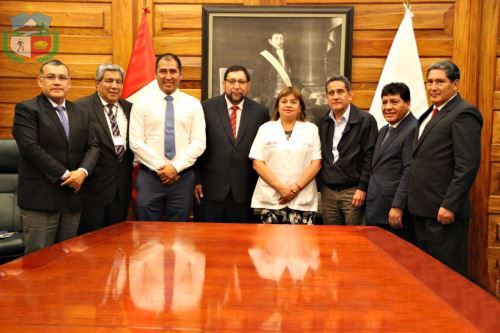 El gobernador regional de Apurímac, Baltazar Lantarón, destacó las coordinaciones con el Ejecutivo, tras sostener una reunión con la ministra de Salud, Zulema Tomás.