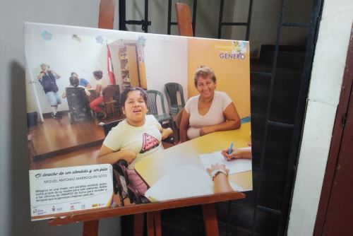 En la sede de la Gercetur Lambayeque hay una exposición fotográfica de postales inspirada en el trabajo de emprendedoras con discapacidad.