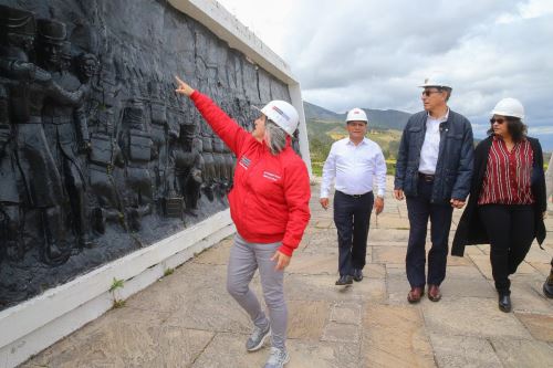 La ministra Holmquist y el presidente Martín Vizcarra visitaron el Santuario Histórico de la Pampa de Ayacucho, al igual que el Museo de Sitio y la Sala de Capitulación de la Batalla de Ayacucho.