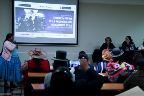 La ministra del Ambiente, Lucía Ruiz, agradeció a las lideresas indígenas por sus conocimientos y experiencia transmitidas en taller informativo.