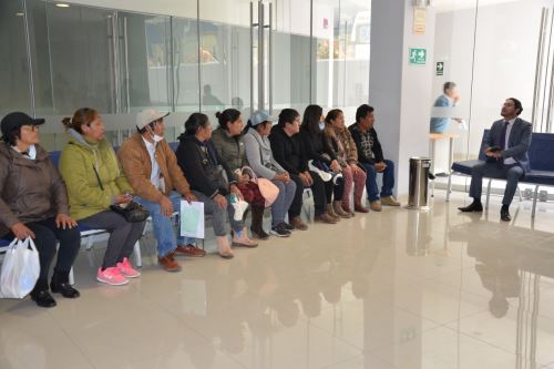 El vicegobernador regional de Junín, Fernando Orihuela, se reunió con familiares de pacientes con el síndrome de Guillain-Barré que son atendidos en el Hospital Daniel Alcides Carrión de Huancayo.