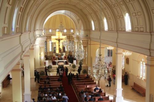 El Templo sel Señor de Luren está ubicado en la ciudad de Ica, sobre la calle Nazca s/n y la circundan la calle Ayacucho, avenida Cutervo Este y calle Piura.