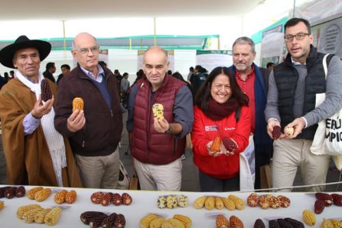 El Estado la conservación de la agrobiodiversidad como una alternativa de vida sostenible que aporta a la alimentación del país a través de los mercados locales y regionales.