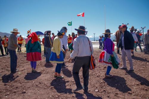 Pobladores de la comunidad campesina 24 de Junio de Áncash celebraron el Día del Campesino a ritmo de huaino.