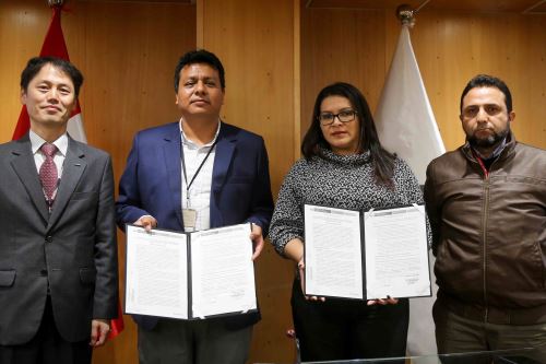 El MTC y el Consorcio Pucallpa Cope suscribieron contrato para elaboración del estudio definitivo para la rehabilitación del terminal portuario de Pucallpa.