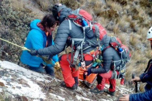 Labores de rescate de cuerpos de montañistas argentinosfue bastante dificultosa.