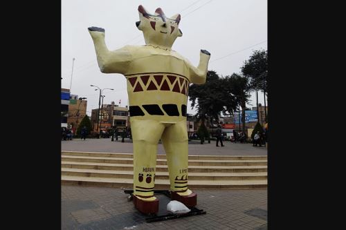 Cuchimilco gigante fue elaborado por el personal de Medio Ambiente de la Municipalidad Provincial de Huaral con material reciclado.