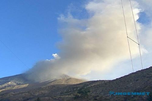 Emisión de cenizas del volcán Ubinas ha afectado a las regiones sureñas de Moquegua, Arequipa, Tacna y Puno.