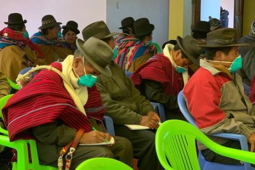 En el distrito de Pisacoma, en la provincia puneña de Chucuito, entregaron mascarillas a los afectados por las emisiones del Ubinas.