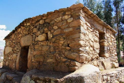 Chullpa del complejo arqueológico de Waullac,región Áncash, fue refaccionada y limpiada para recibir a visitantes.