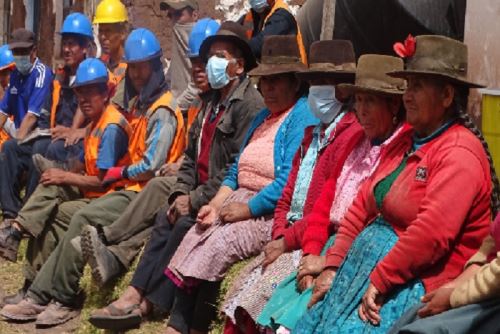 Ante la densa polvareda por los deslizamientos en el cerro Chamanayoc, las autoridades sanitarias recomiendan el uso de marcarillas.