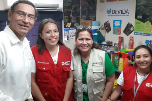 El presidente Martín Vizcarra saludó al equipo de especialistas de Devida que participará en campaña de acción social en la Amazonía.