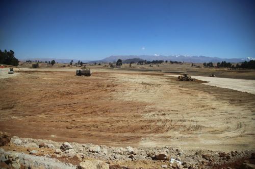 Las obras en el Aeropuerto Internacional de Chinchero (AICC) comprenden actualmente el movimiento de tierras.