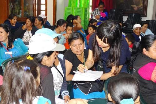 Más de 350 socias de comedores populares de los departamentos de Áncash, Arequipa, Piura, Junín y Amazonas ya han sido capacitadas.