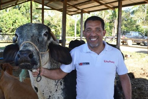 Especialistas del Minagri visitaron las instalaciones del fundo del productor pecuario Alejandro Conza, en Tambopata (Madre de Dios).