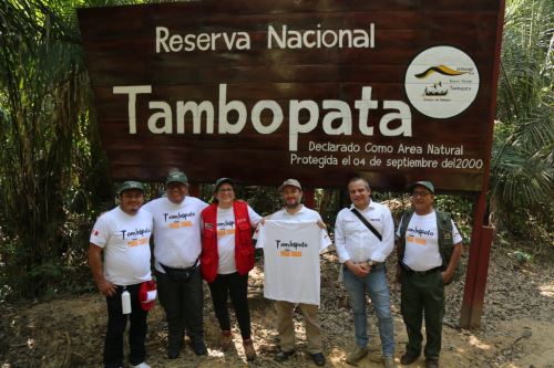 Los ministros del Ambiente, Lucía Ruíz, y de Comercio Exterior y Turismo, Edgar Vásquez, visitaron la Reserva Nacional Tambopata, principal destino de naturaleza de la Amazonía peruana.