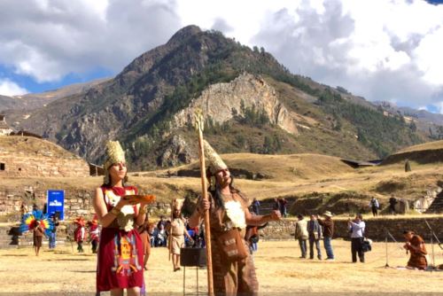 Los pobladores de Chavín protagonizaron ritual de pago a la tierra en Chavín de Huántar.