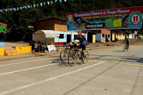 El ciclista Daniel Pacheco Vargas ganó la categoría élite del Primer Campeonato de Ciclismo de Montaña en el distrito de Pampa Hermosa, región Junín. El ciclista Daniel Pacheco Vargas ganó la categoría élite del Primer Campeonato de Ciclismo de Montaña en el distrito de Pampa Hermosa, región Junín.