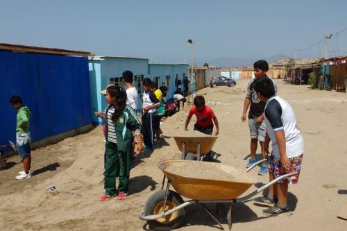 Escolares ancashinos se han organizado para mejorar las instalaciones de su Institución Educativa Nº 89571, ubicada en el asentamiento humano Villa del Salvador.