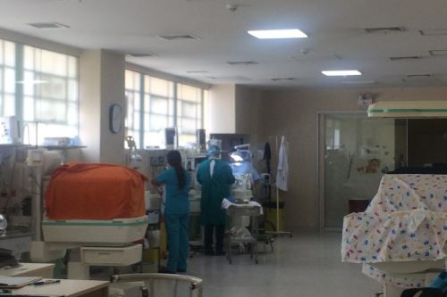 El Hospital Regional Honorio Delgado Espinoza de Arequipa comprará una incubadora para la unidad de cuidados intensivos neonatales.