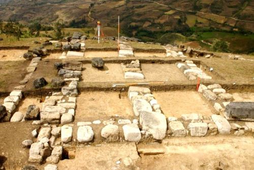 En el centro arqueológico de Pacopampa, ubicado en la provincia cajamarquina de Chota, se hallaron varias tumbas con ofrendas de oro y plata.